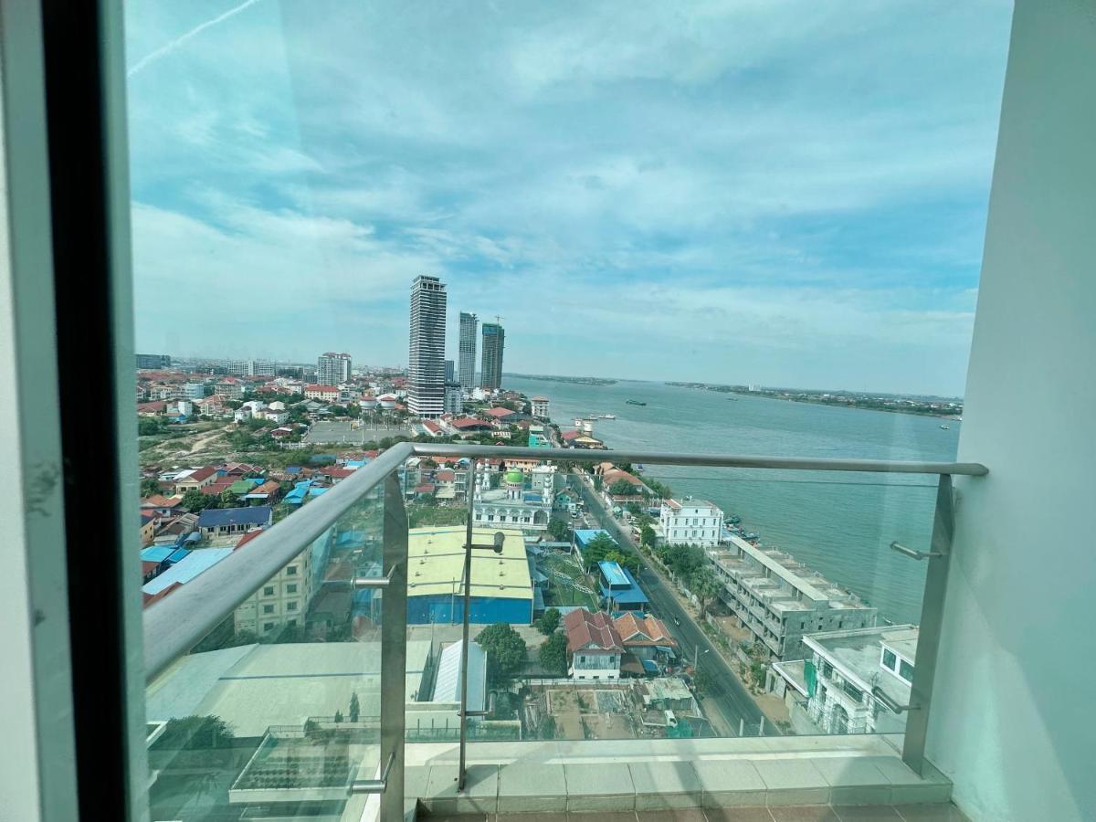 Infinity 28 Hotel And Residence Phnom Penh Esterno foto