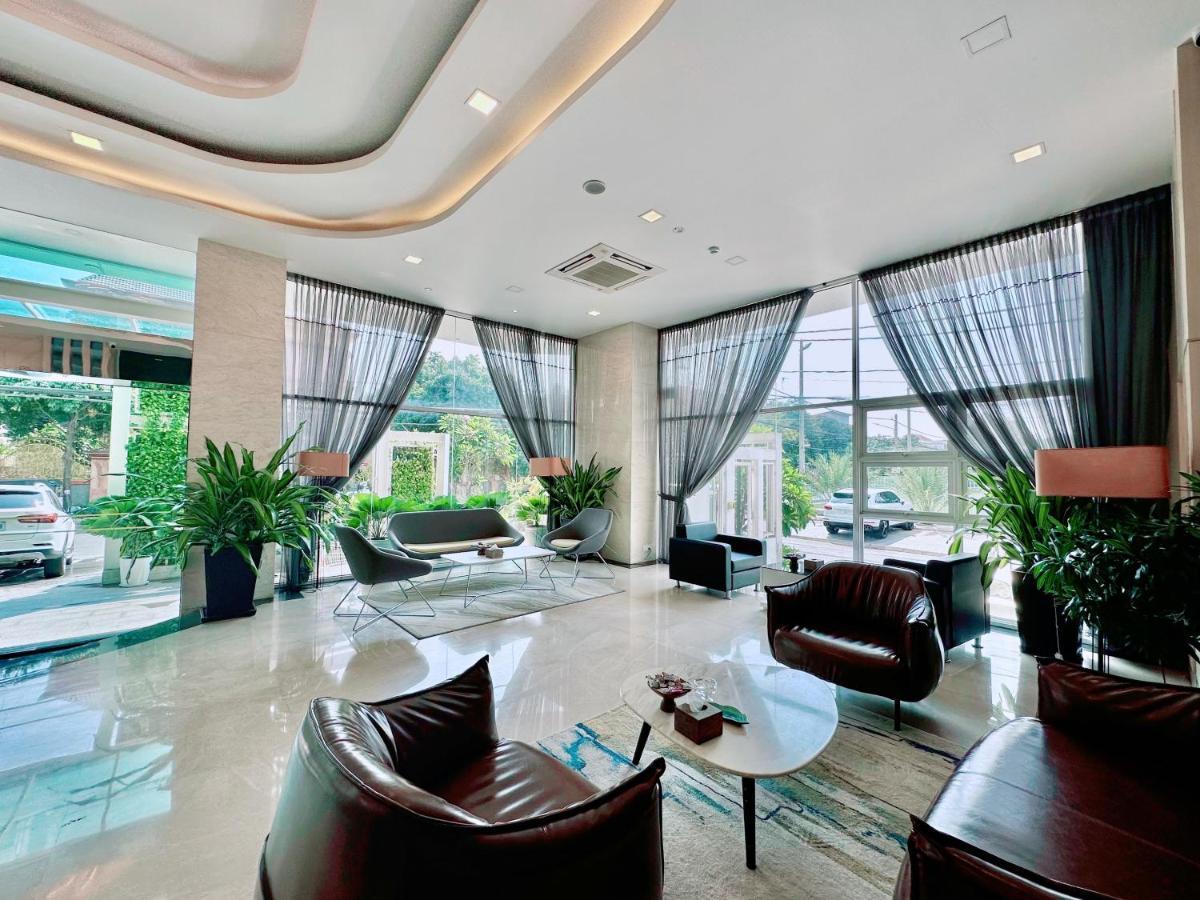 Infinity 28 Hotel And Residence Phnom Penh Esterno foto