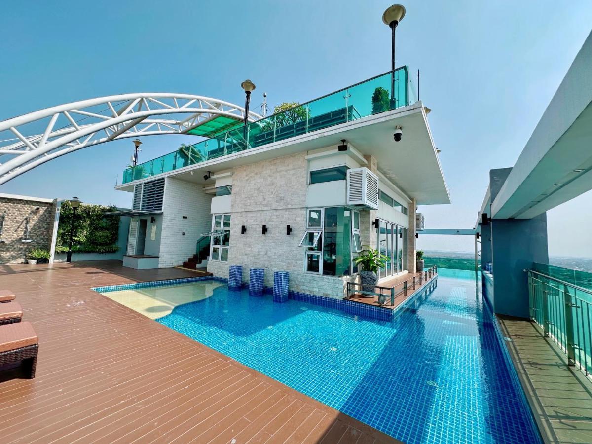 Infinity 28 Hotel And Residence Phnom Penh Esterno foto