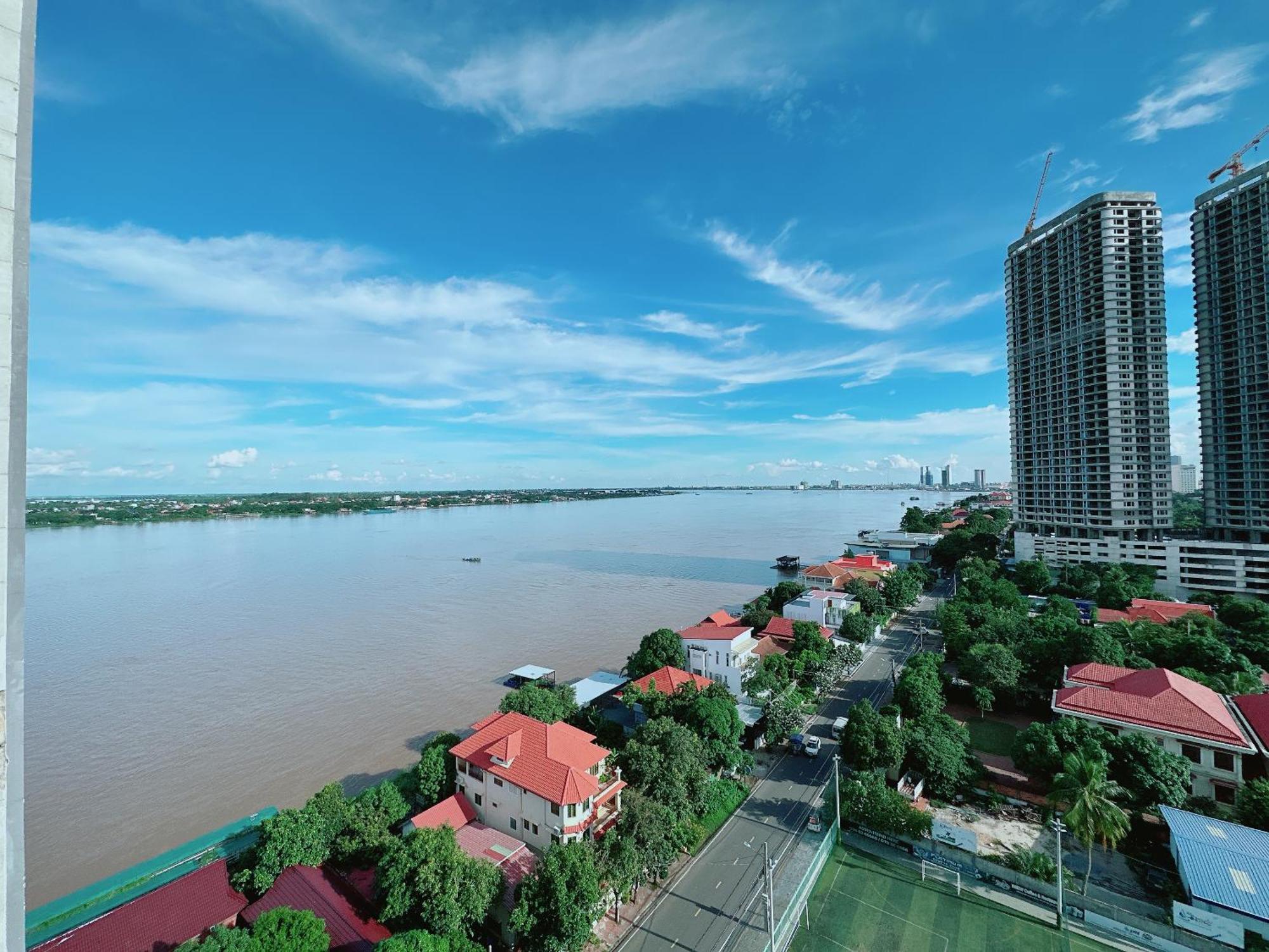 Infinity 28 Hotel And Residence Phnom Penh Esterno foto