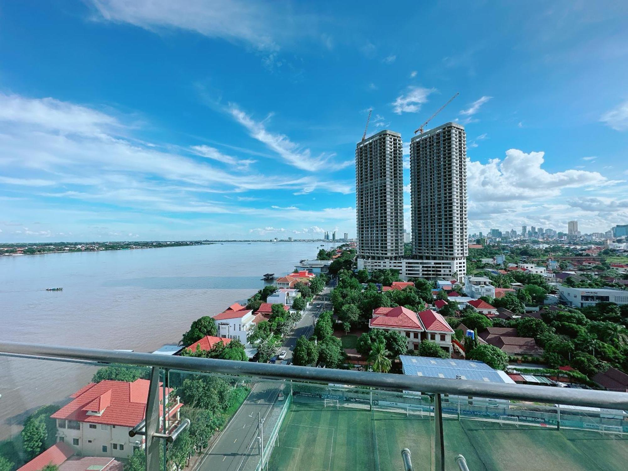 Infinity 28 Hotel And Residence Phnom Penh Esterno foto