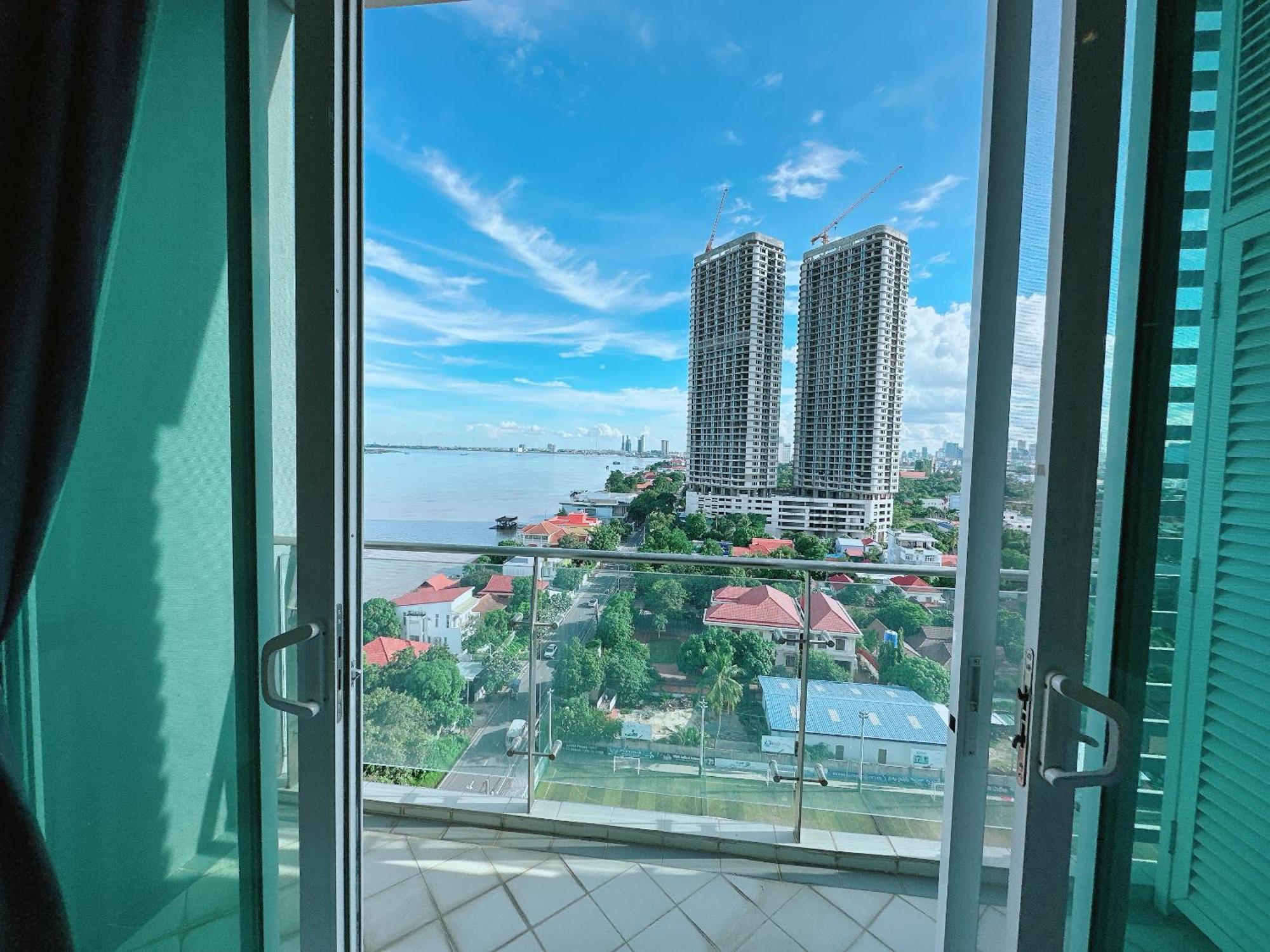 Infinity 28 Hotel And Residence Phnom Penh Esterno foto