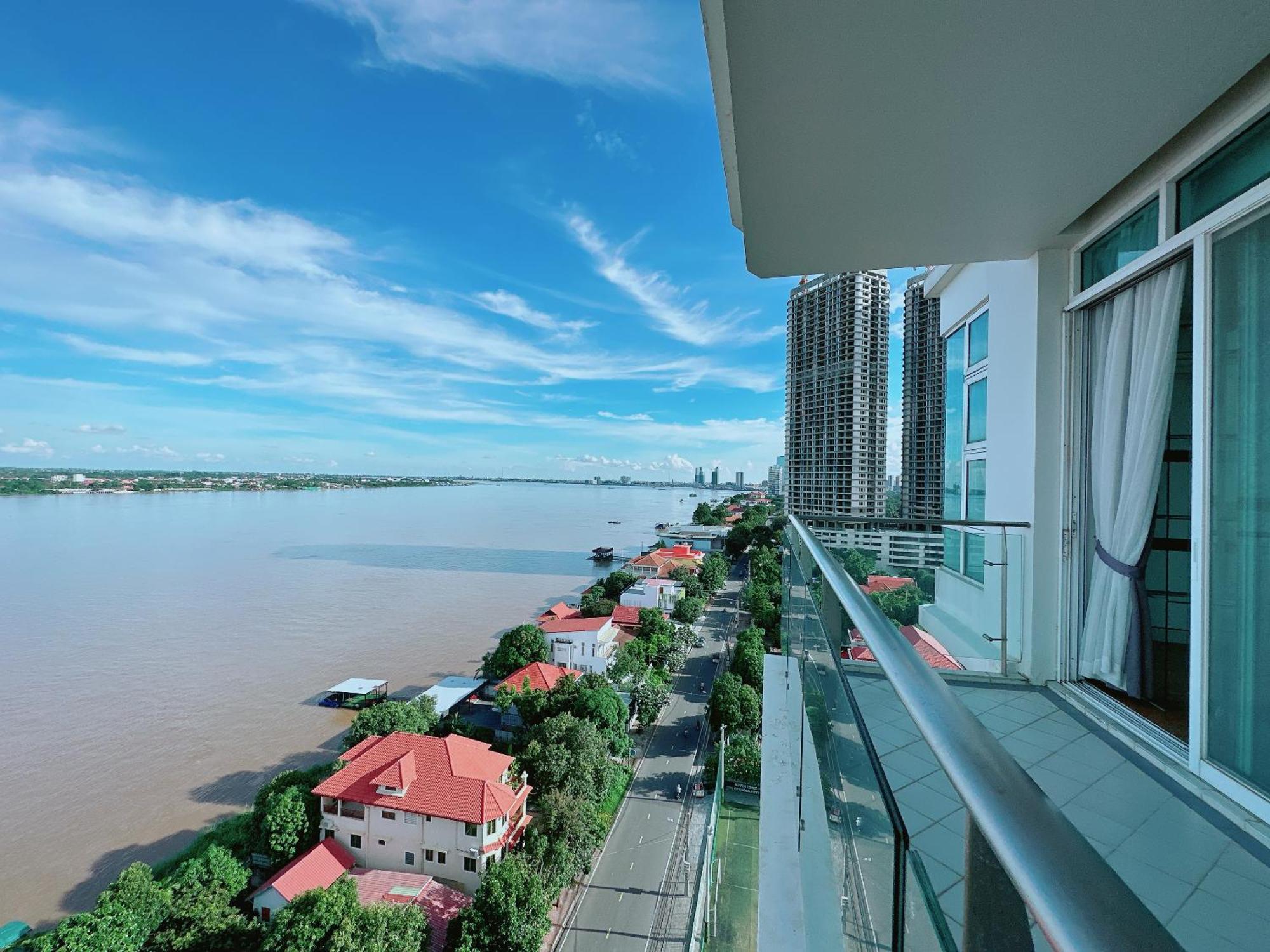 Infinity 28 Hotel And Residence Phnom Penh Esterno foto