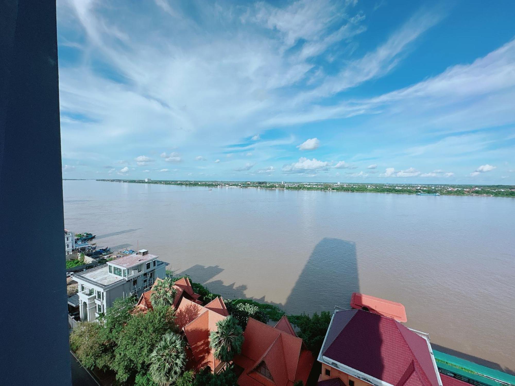 Infinity 28 Hotel And Residence Phnom Penh Esterno foto